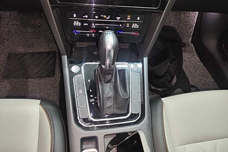 Used Volkswagen Magotan 2026 30 Million Vehicles Selected Model 380TSI DSG Luxury Edition Gear Lever