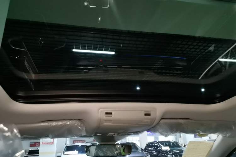 Used Volkswagen Magotan 2026 30 Million Vehicles Selected Model 380TSI DSG Luxury Edition Headliner