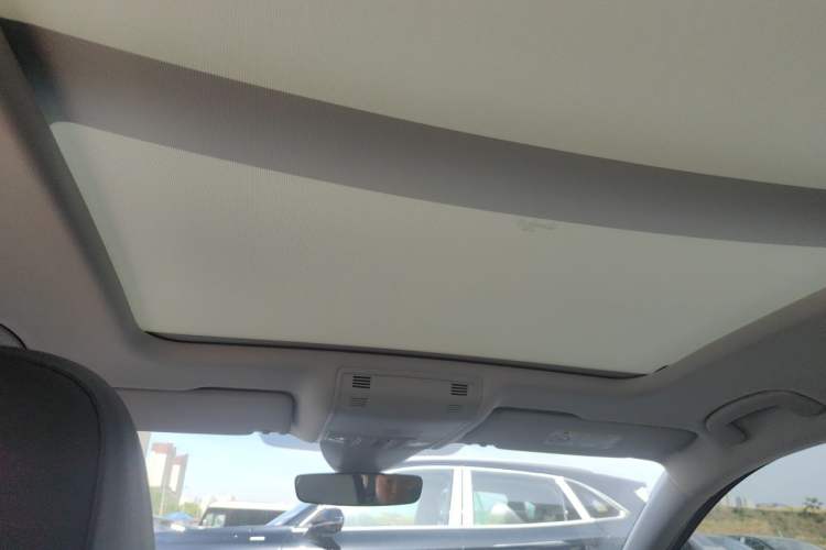 Used Volkswagen Magotan 2026 30 Million Vehicles Selected Model 380TSI DSG Luxury Edition Headliner