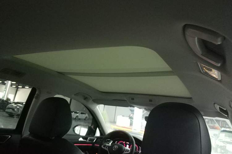 Used Volkswagen Magotan 2026 30 Million Vehicles Selected Model 380TSI DSG Luxury Edition Headliner