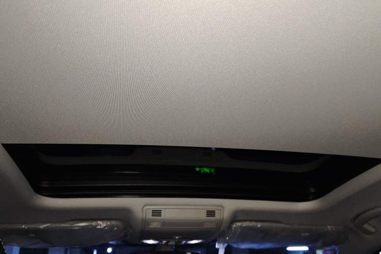 Used Volkswagen Magotan 2026 30 Million Vehicles Selected Model 280TSI DSG Luxury Edition Headliner
