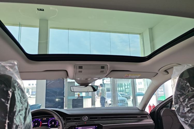 Used Volkswagen Magotan 2026 30 Million Vehicles Selected Model 380TSI DSG Luxury Edition Headliner