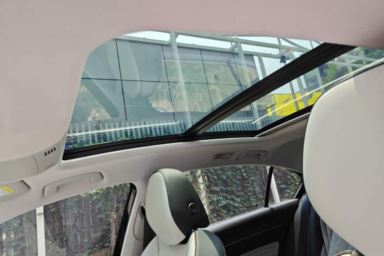 Used Volkswagen Magotan 2026 30 Million Vehicles Selected Model 380TSI DSG Luxury Edition Headliner