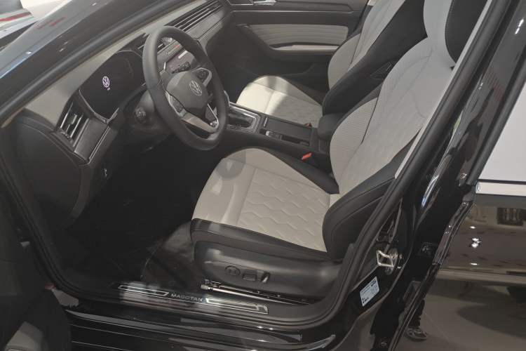 Used Volkswagen Magotan 2026 30 Million Vehicles Selected Model 380TSI DSG Luxury Edition Interior 1