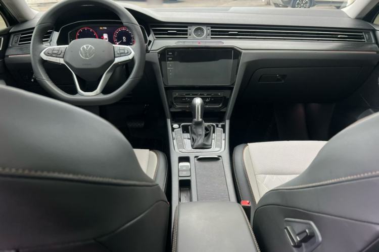 Used Volkswagen Magotan 2026 30 Million Vehicles Selected Model 380TSI DSG Luxury Edition Interior 1