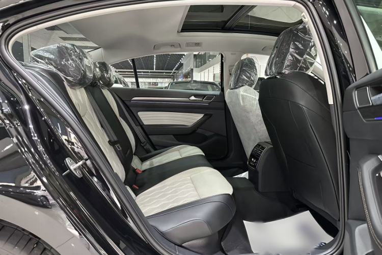 Used Volkswagen Magotan 2026 30 Million Vehicles Selected Model 380TSI DSG Luxury Edition Interior 1