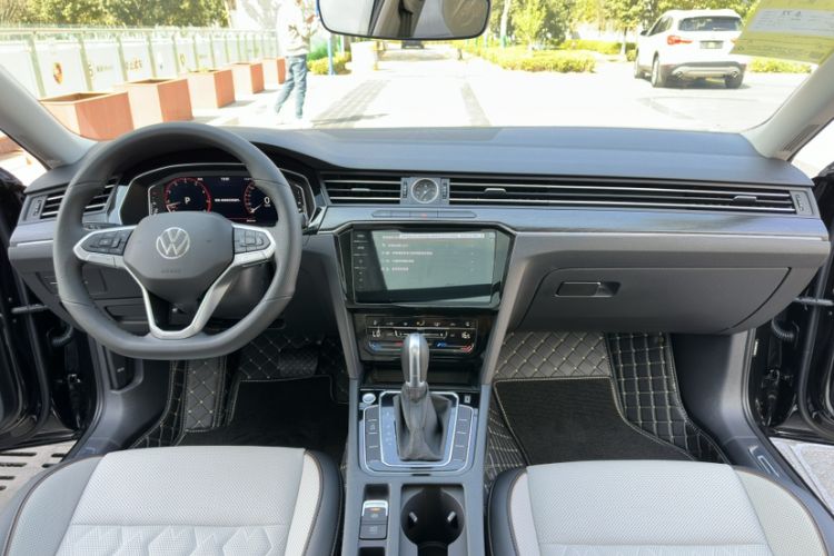 Used Volkswagen Magotan 2026 30 Million Vehicles Selected Model 380TSI DSG Luxury Edition Interior 1
