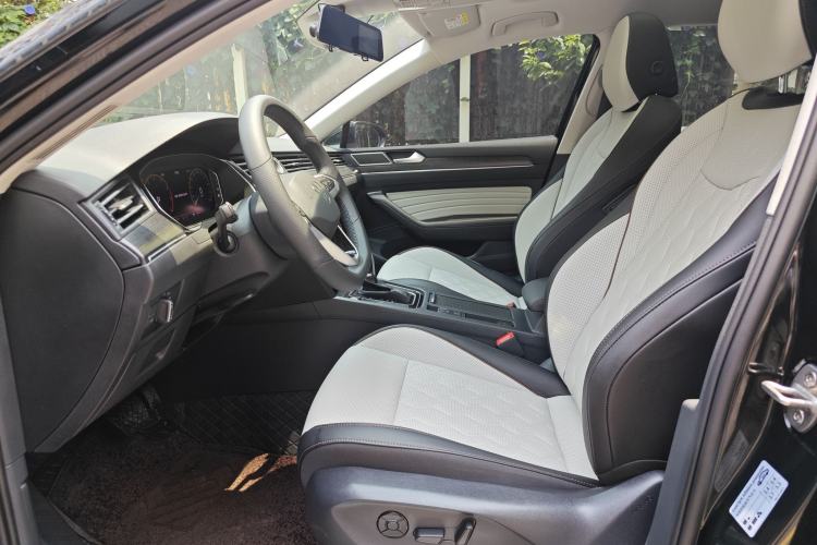 Used Volkswagen Magotan 2026 30 Million Vehicles Selected Model 380TSI DSG Luxury Edition Interior 1