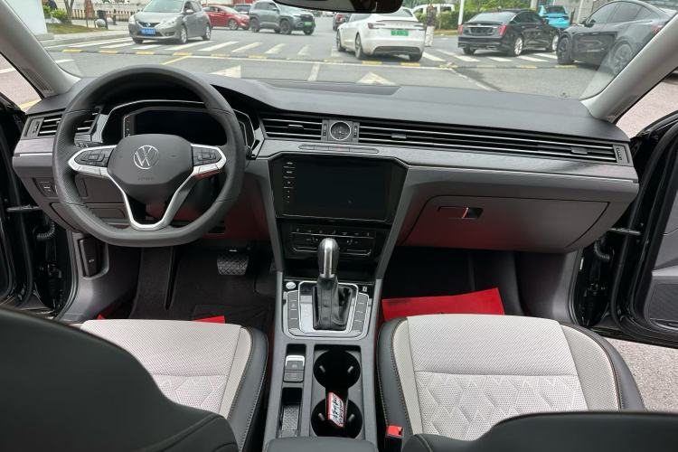 Used Volkswagen Magotan 2026 30 Million Vehicles Selected Model 380TSI DSG Luxury Edition Interior 1