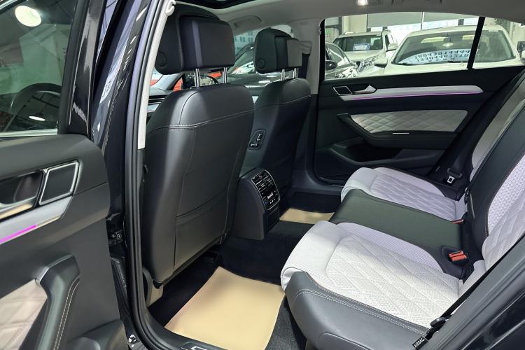 Used Volkswagen Magotan 2026 30 Million Vehicles Selected Model 380TSI DSG Luxury Edition Interior 2