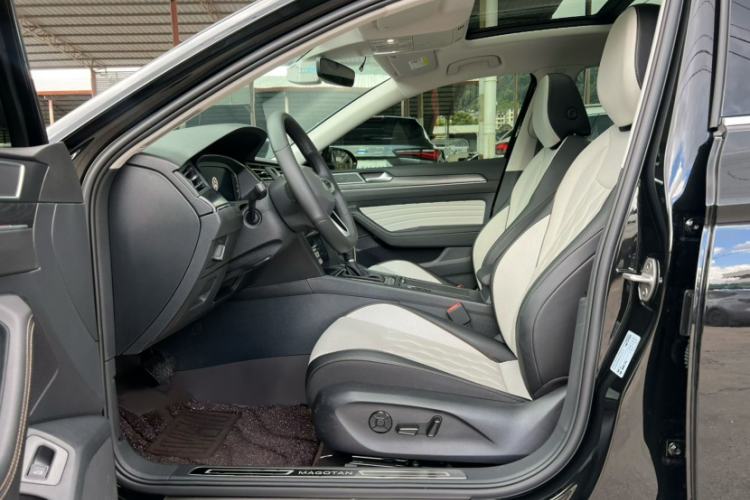 Used Volkswagen Magotan 2026 30 Million Vehicles Selected Model 380TSI DSG Luxury Edition Interior 2