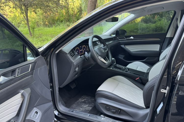 Used Volkswagen Magotan 2026 30 Million Vehicles Selected Model 380TSI DSG Luxury Edition Interior 2