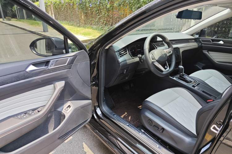 Used Volkswagen Magotan 2026 30 Million Vehicles Selected Model 380TSI DSG Luxury Edition Interior 2