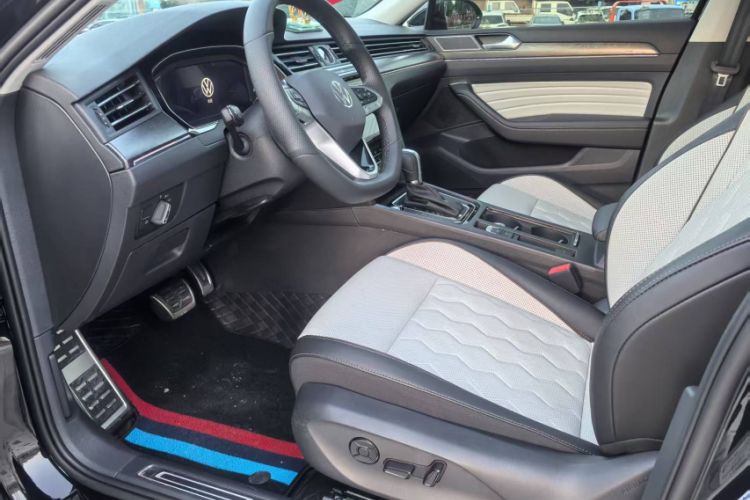 Used Volkswagen Magotan 2026 30 Million Vehicles Selected Model 380TSI DSG Luxury Edition Interior 2