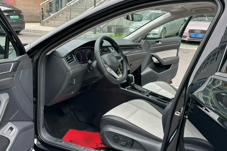Used Volkswagen Magotan 2026 30 Million Vehicles Selected Model 380TSI DSG Luxury Edition Interior 2