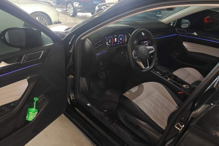Used Volkswagen Magotan 2026 30 Million Vehicles Selected Model 380TSI DSG Luxury Edition Interior 3
