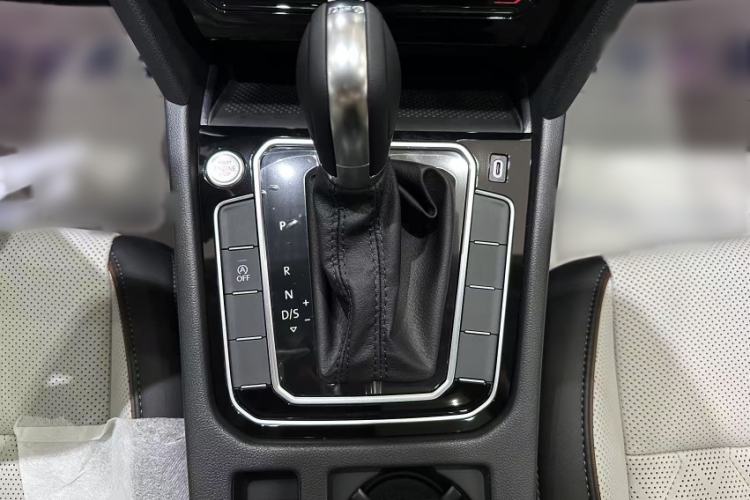 Used Volkswagen Magotan 2026 30 Million Vehicles Selected Model 380TSI DSG Luxury Edition Interior 3