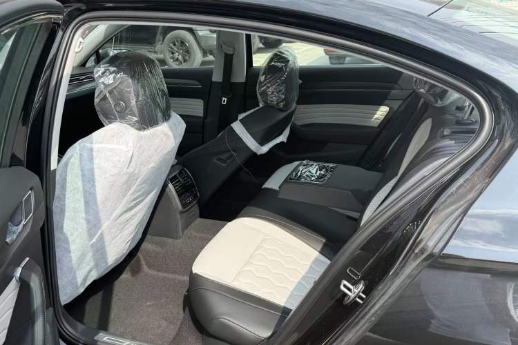 Used Volkswagen Magotan 2026 30 Million Vehicles Selected Model 380TSI DSG Luxury Edition Interior 3