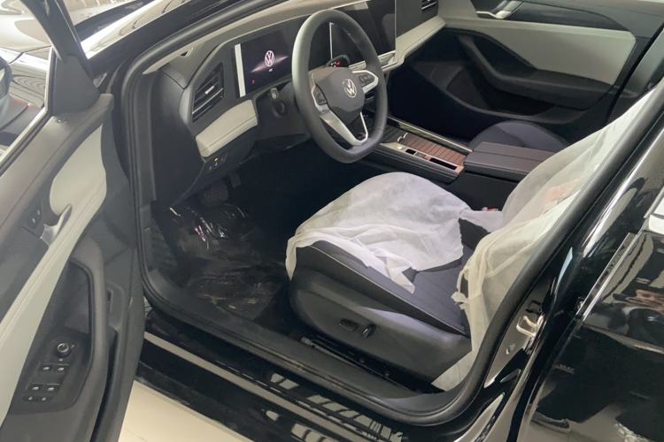 Used Volkswagen Magotan 2026 300TSI Premium Edition Interior 3