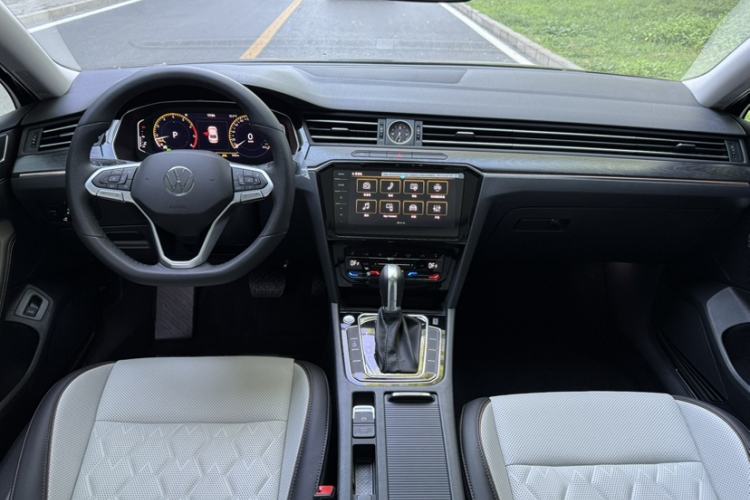 Used Volkswagen Magotan 2026 30 Million Vehicles Selected Model 380TSI DSG Luxury Edition Interior 3