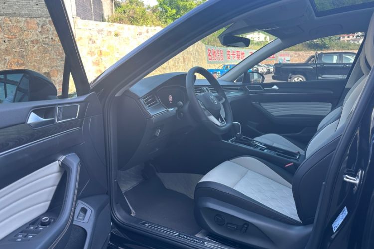 Used Volkswagen Magotan 2026 30 Million Vehicles Selected Model 380TSI DSG Luxury Edition Interior 3