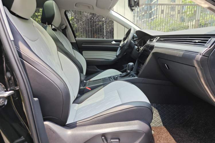 Used Volkswagen Magotan 2026 30 Million Vehicles Selected Model 380TSI DSG Luxury Edition Interior 3