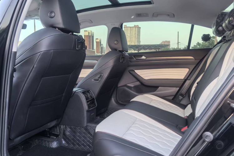 Used Volkswagen Magotan 2026 30 Million Vehicles Selected Model 380TSI DSG Luxury Edition Interior 3