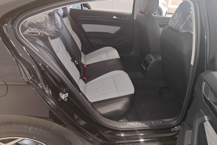 Used Volkswagen Magotan 2026 30 Million Vehicles Selected Model 380TSI DSG Luxury Edition Interior 4
