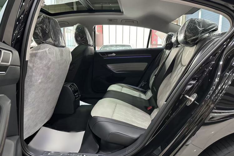 Used Volkswagen Magotan 2026 30 Million Vehicles Selected Model 380TSI DSG Luxury Edition Interior 4