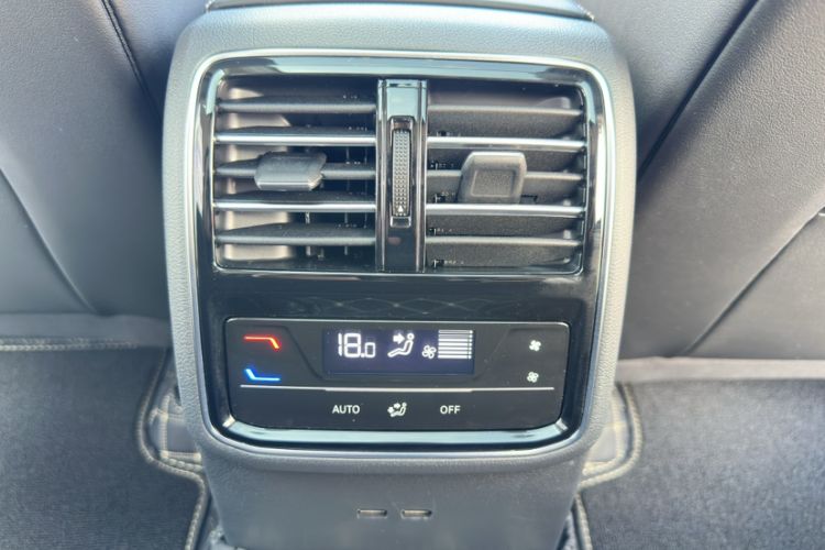 Used Volkswagen Magotan 2026 30 Million Vehicles Selected Model 380TSI DSG Luxury Edition Interior 4