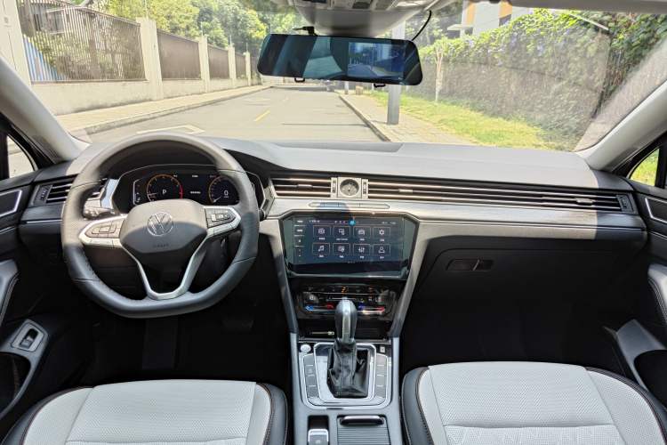 Used Volkswagen Magotan 2026 30 Million Vehicles Selected Model 380TSI DSG Luxury Edition Interior 4