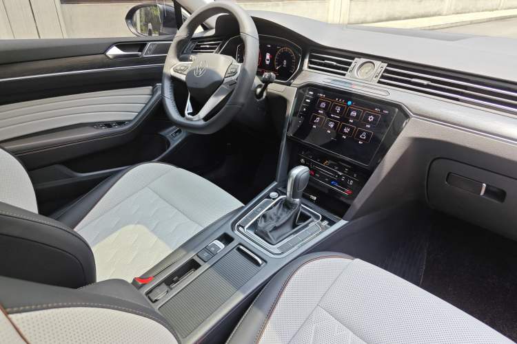 Used Volkswagen Magotan 2026 30 Million Vehicles Selected Model 380TSI DSG Luxury Edition Interior 5