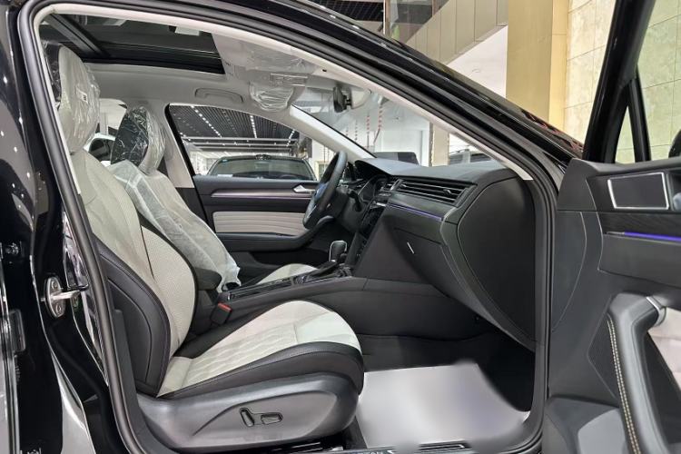 Used Volkswagen Magotan 2026 30 Million Vehicles Selected Model 380TSI DSG Luxury Edition Interior 7