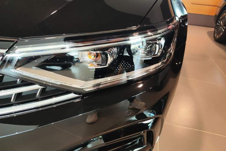 Used Volkswagen Magotan 2026 30 Million Vehicles Selected Model 380TSI DSG Luxury Edition Left Front Headlight