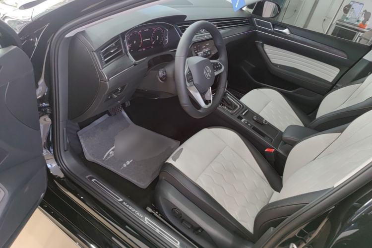 Used Volkswagen Magotan 2026 30 Million Vehicles Selected Model 380TSI DSG Luxury Edition Left Front Seat