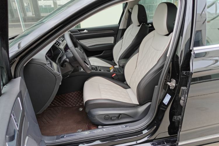 Used Volkswagen Magotan 2026 30 Million Vehicles Selected Model 380TSI DSG Luxury Edition Left Front Seat
