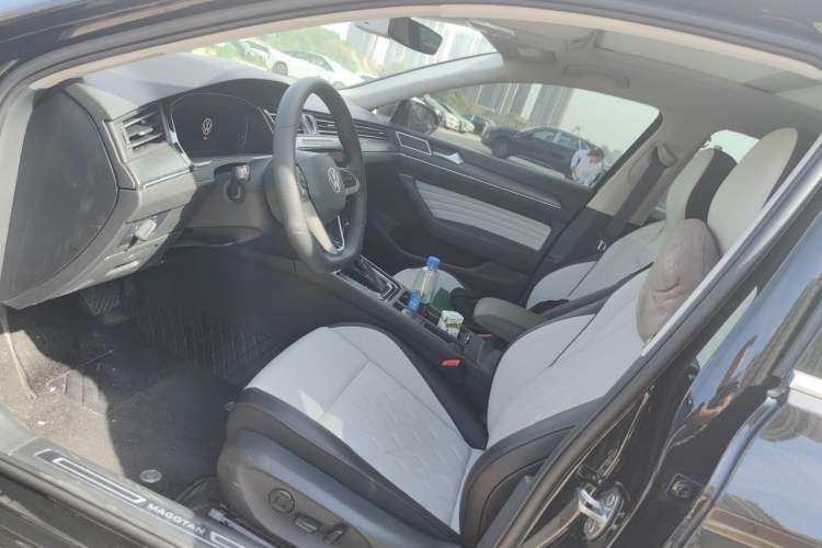 Used Volkswagen Magotan 2026 30 Million Vehicles Selected Model 380TSI DSG Luxury Edition Left Front Seat