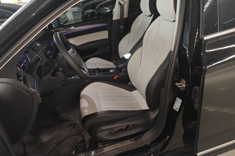 Used Volkswagen Magotan 2026 30 Million Vehicles Selected Model 380TSI DSG Luxury Edition Left Front Seat