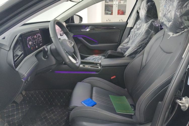 Used Volkswagen Magotan 2026 300TSI Premium Edition Eye-Catching Package Left Front Seat