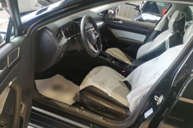 Used Volkswagen Magotan 2026 30 Million Vehicles Selected Model 380TSI DSG Luxury Edition Left Front Seat