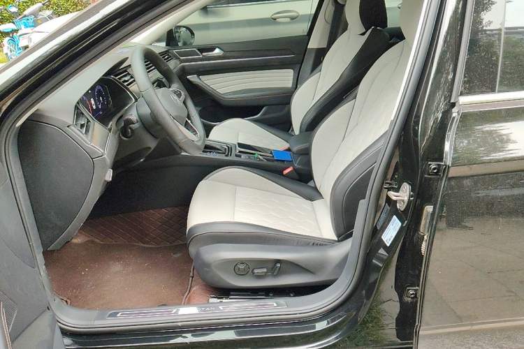 Used Volkswagen Magotan 2026 30 Million Vehicles Selected Model 380TSI DSG Luxury Edition Left Front Seat