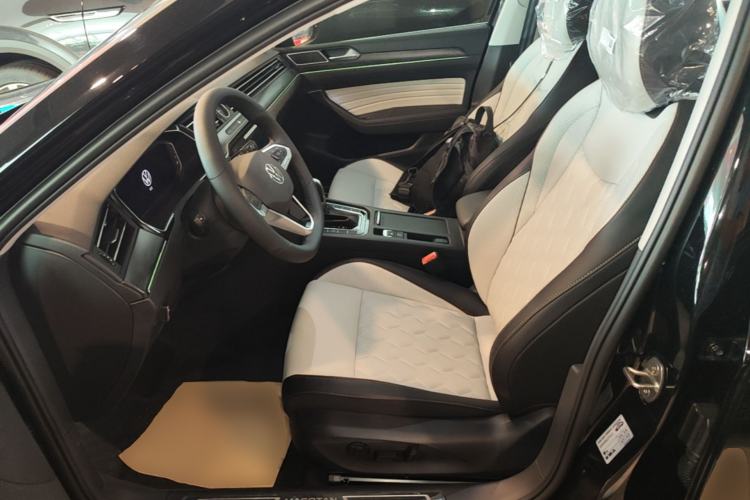 Used Volkswagen Magotan 2026 30 Million Vehicles Selected Model 380TSI DSG Luxury Edition Left Front Seat