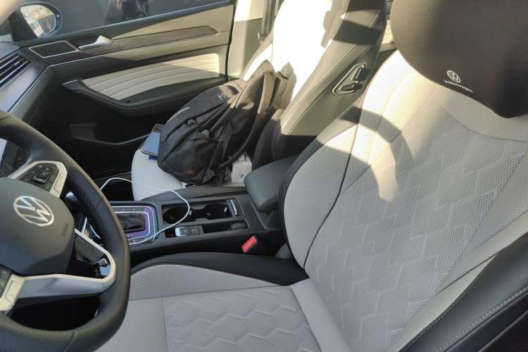 Used Volkswagen Magotan 2026 30 Million Vehicles Selected Model 380TSI DSG Luxury Edition Left Front Seat