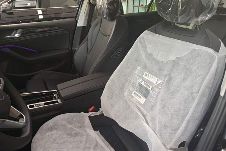 Used Volkswagen Magotan 2026 300TSI Premium Edition Eye-Catching Package Left Front Seat