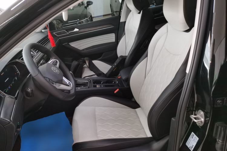 Used Volkswagen Magotan 2026 30 Million Vehicles Selected Model 380TSI DSG Luxury Edition Left Front Seat