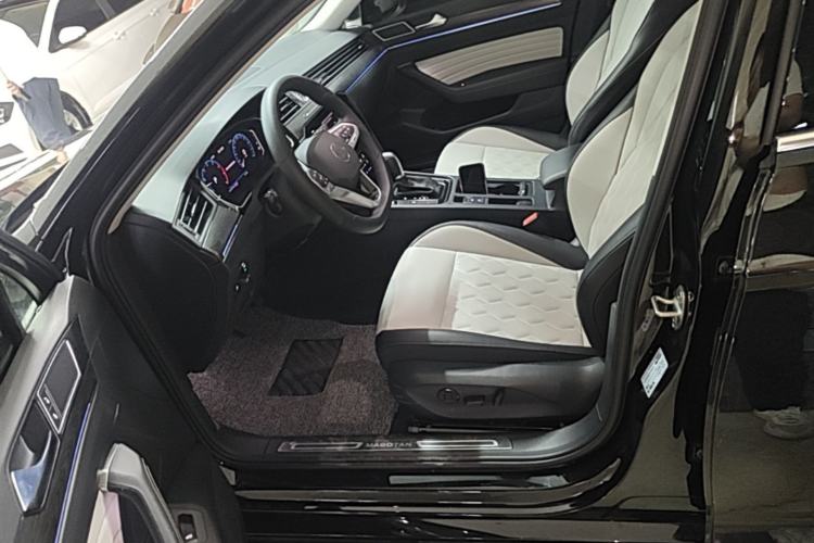 Used Volkswagen Magotan 2026 30 Million Vehicles Selected Model 380TSI DSG Luxury Edition Left Front Seat
