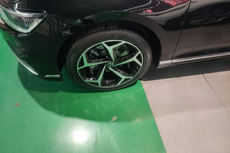 Used Volkswagen Magotan 2026 30 Million Vehicles Selected Model 380TSI DSG Luxury Edition Left Front Wheel Hub