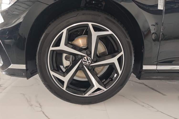 Used Volkswagen Magotan 2026 30 Million Vehicles Selected Model 380TSI DSG Luxury Edition Left Front Wheel Hub