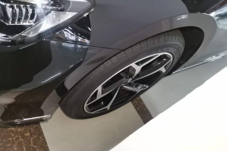 Used Volkswagen Magotan 2026 30 Million Vehicles Selected Model 380TSI DSG Luxury Edition Left Front Wheel Hub