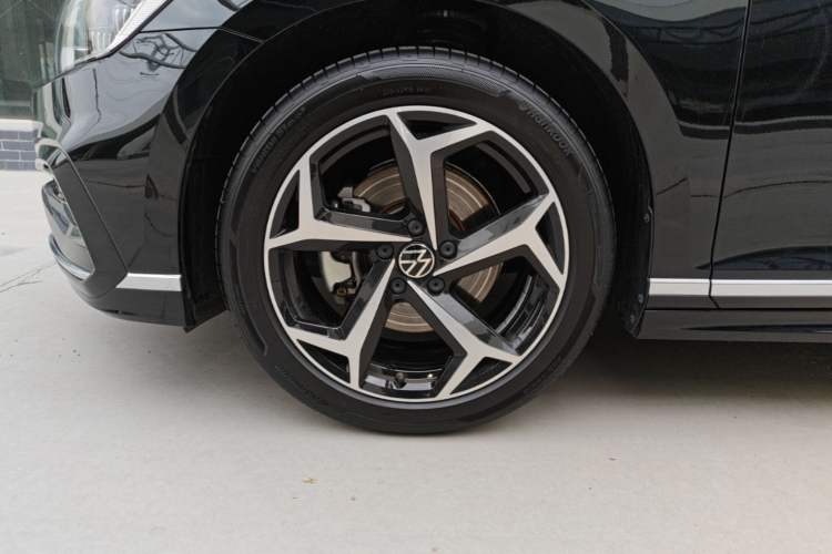Used Volkswagen Magotan 2026 30 Million Vehicles Selected Model 380TSI DSG Luxury Edition Left Front Wheel Hub